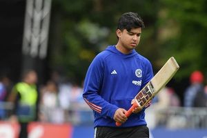 वैभव सूर्यवंशी क्या तानाशाही का शिकार हो रहे हैं? भारतीय टीम मैनेजमेंट पर विस्फोटक बल्लेबाज के कोच का गंभीर आरोप SportsTak Hindi