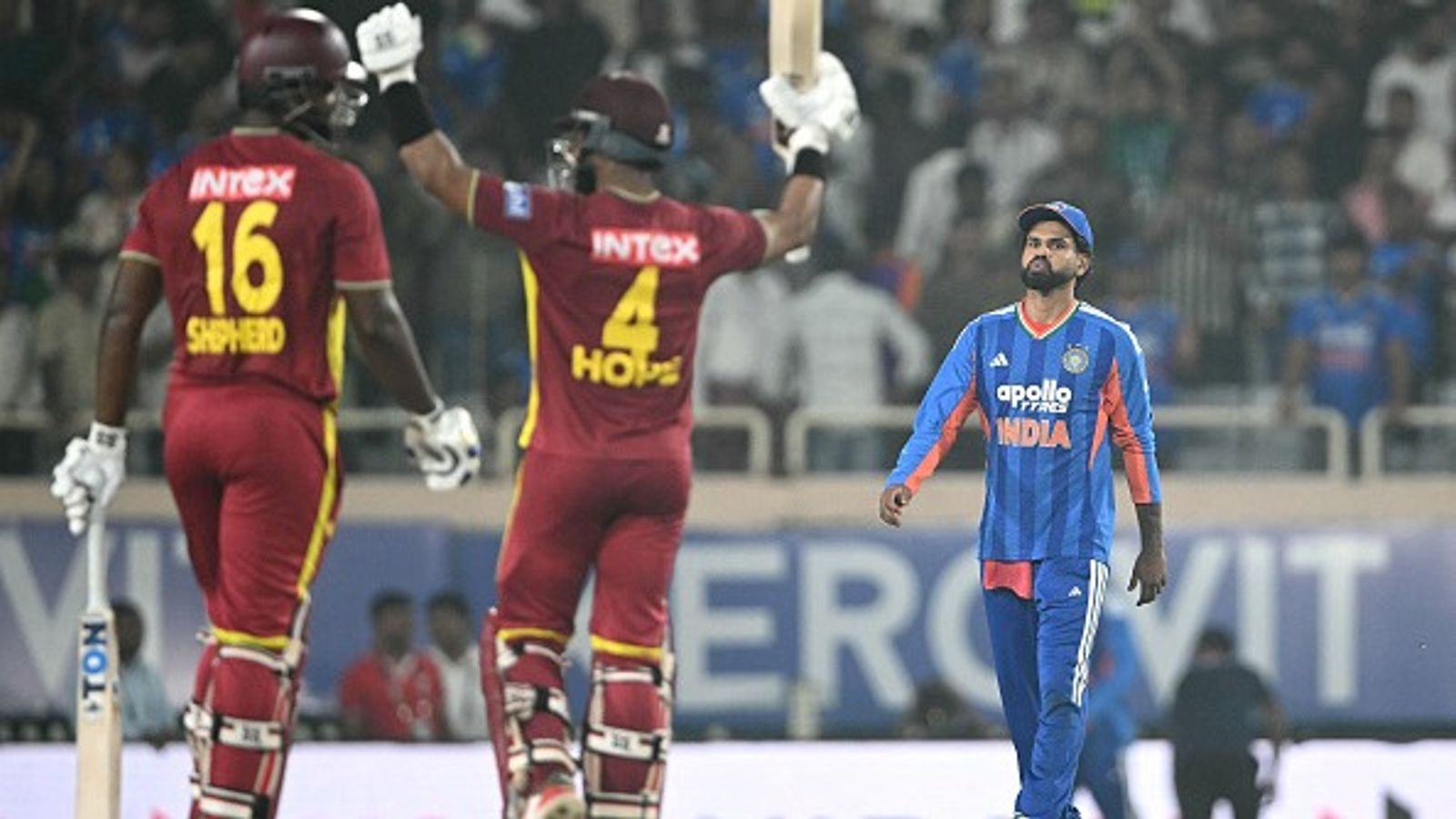भारत के खिलाफ पिछले 15 दिन में तीन शतक लगाने वाले कप्तान को वेस्ट इंडीज ने किया टीम से बाहर शे होप को टेस्ट सीरीज से आराम दिया गया है. (PC: Getty)