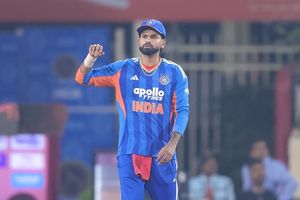 IND vs WI : वेस्ट इंडीज से एक बार फिर हार के बाद तमतमाए भारतीय कप्तान श्रेयस अय्यर, जानिए किन खिलाड़ियों को बताया विलेन ? SportsTak Hindi