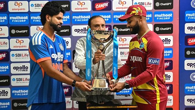 भारत के साथ ड्रॉ सीरीज खेलने से वेस्ट इंडीज क्रिकेट फाइनेंशियल सिक्योरिटी की तरफ कैसे बढ़ा? 1997 में शुरू था हालात बिगड़ने का सिलसिला भारत और वेस्ट इंडीज के बीच पांच मैचों की टी20 सीरीज 2-2 से ड्रॉ रही. (PC: Getty)