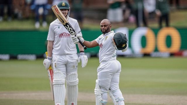 SA vs AUS: ऑस्ट्रेलिया के खिलाफ टेस्ट में 150 या उससे अधिक रन बनाने वाला सबसे उम्रदराज कप्तान, मोहम्मद अजहरुद्दीन छूटे पीछे टेंबा बावुमा ने ऑस्ट्रेलिया के खिलाफ 179 रन की पारी खेली. (PC: Getty)