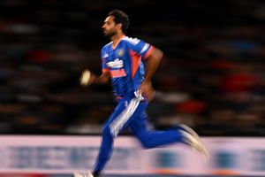 भुवनेश्वर कुमार की वापसी रही खराब, पहली बार T20I में फेंकी नो बॉल, दूसरे सबसे महंगे बॉलिंग आंकड़े SportsTak Hindi