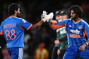 IND vs NZ : 70 पर 5 विकेट खोने के बाद भारत ने न्यूजीलैंड के जबड़े से कैसे छीनी जीत, जानें गंभीर का मास्टर प्लान SportsTak Hindi