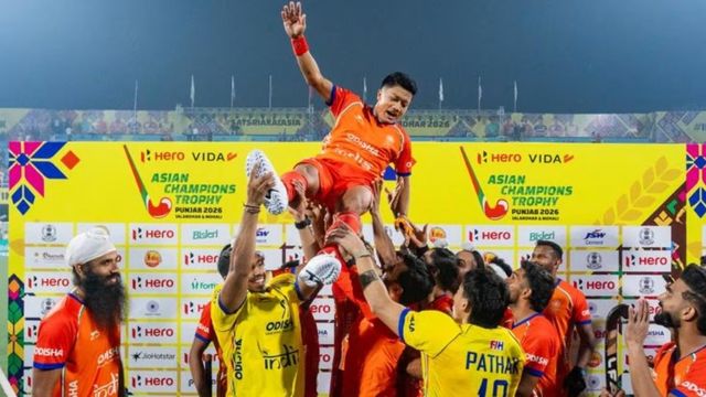 Asian Champions Trophy: पहले में 4, दूसरे में 2, तीसरे में 3 और चौथे क्वार्टर में 4, भारत को 13-0 से जीत दिलाकर स्टार ने किया संन्यास का ऐलान बांग्लादेश पर जीत के बाद नीलाकांता शर्मा ने संन्यास का ऐलान कर दिया. (PC: Hockey India)
