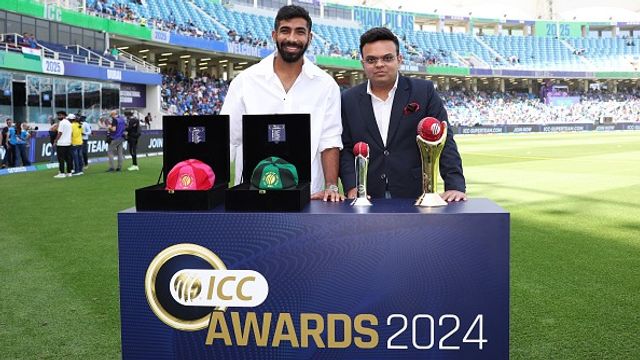 क्रिकेट का 'बैलोन डी'ओर', बदलने वाला है ICC के एनुअल अवॉर्ड का तरीका! जानबूझकर रोका गया था 2025 का एडिशन सर गारफील्ड सोबर्स ट्रॉफी के मौजूदा विजेता जसप्रीत बुमराह हैं (PC: Getty)