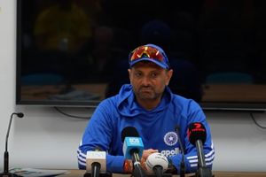 रोहित-विराट के खामोश बल्ले पर टीम इंडिया के बैटिंग कोच ने दिया करारा जवाब SportsTak Hindi