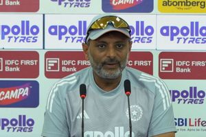 '25 मैच जीते उसका क्रेडिट नहीं, 2 हारे तो गंभीर-गंभीर चिल्लाने लगे', बैटिंग कोच का फूटा गुस्सा SportsTak Hindi