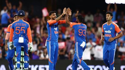 IND vs AUS 4th T20I Live Score: India rack up quick wickets, Australia down to 95/4 in 12 overs SportsTak