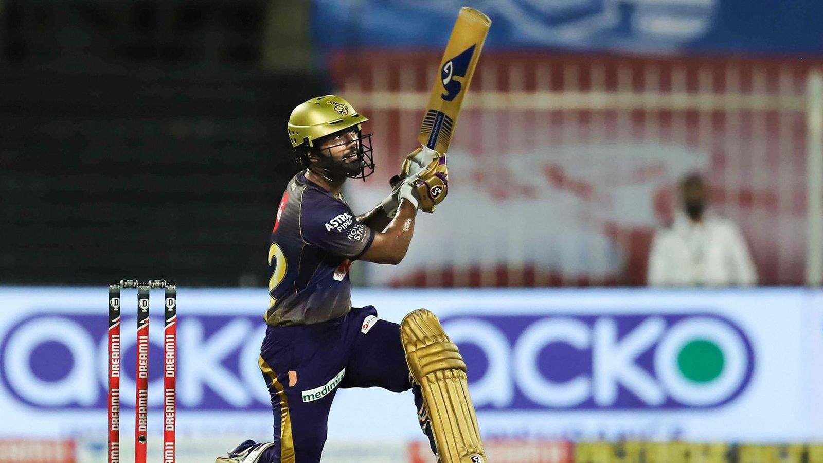 Rahul Tripathi's last-over six saves KKR from a collapse that cannot be explained Rahul Tripathi's last-over six saves KKR from a collapse that cannot be explained