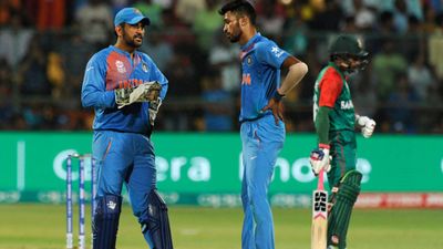 Selectors wanted to send Hardik back but Dhoni backed his finishing skills: Report SportsTak