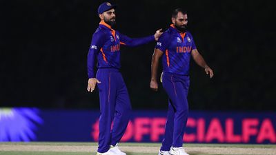 'I don't think these faceless trolls matter': Gavaskar lauds Kohli for his stand after online abuse on Shami  SportsTak