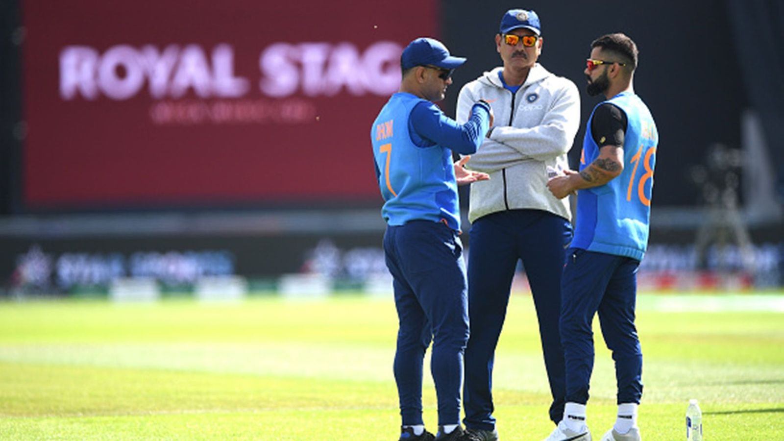 'Virat, Ravi, and Dhoni need to be on the same page': Panesar points out the reason behind India's downfall 'Virat, Ravi, and Dhoni need to be on the same page': Panesar points out the reason behind India's downfall