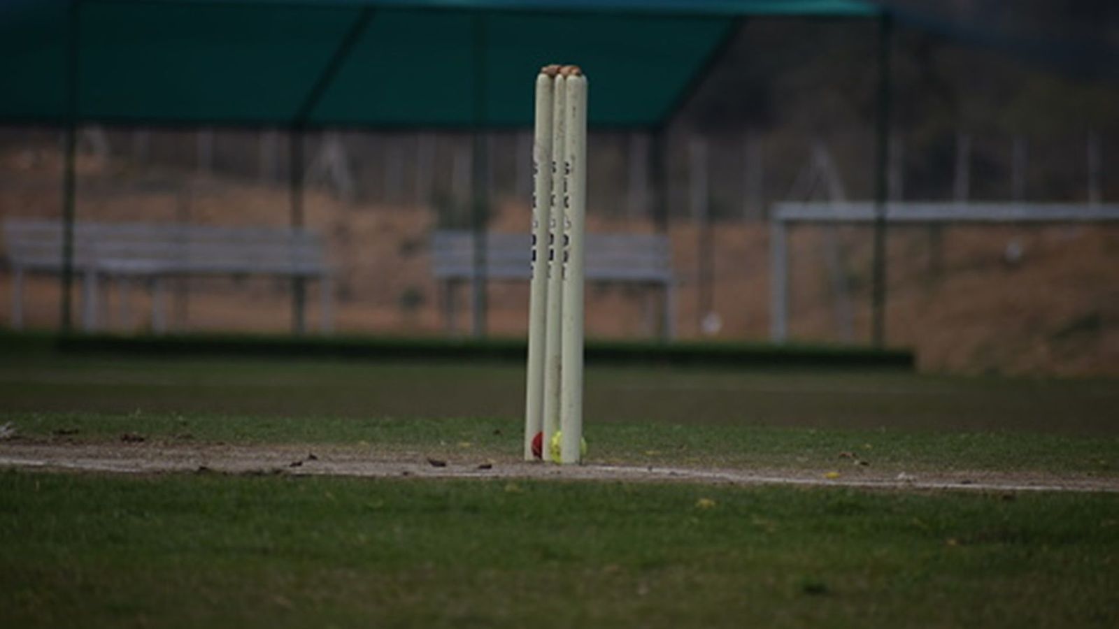 With 24 consecutive dot balls, Vidarbha's ambidextrous spinner achieves what no bowler has in T20 cricket With 24 consecutive dot balls, Vidarbha's ambidextrous spinner achieves what no bowler has in T20 cricket