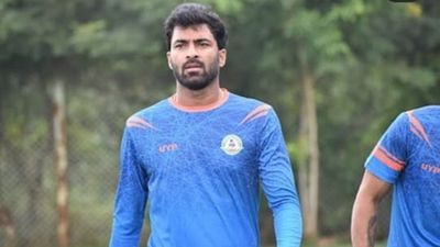 After bowling 24 consecutive dot balls, Vidarbha’s ambidextrous spinner takes a hat-trick next day SportsTak