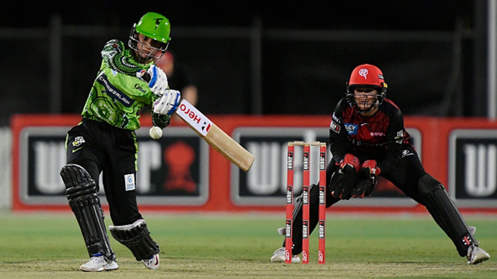 Smriti Mandhana breaks records with unbeaten 114 in WBBL but suffers final over heartbreak Smriti Mandhana breaks records with unbeaten 114 in WBBL but suffers final over heartbreak