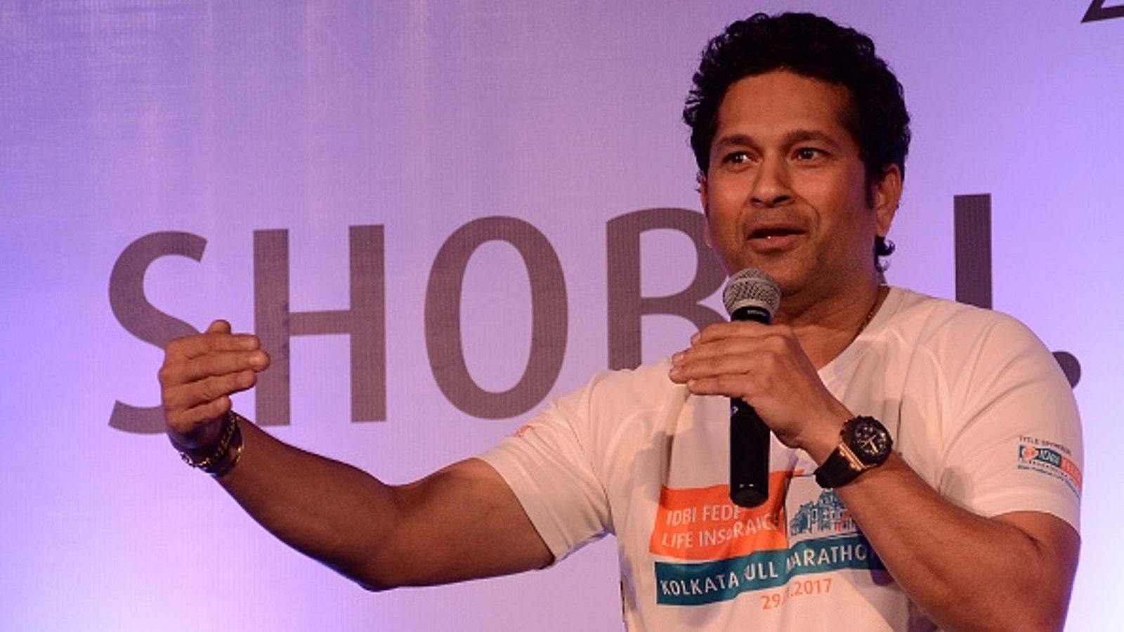 Sachin all praise for traffic cop who helped his friend Sachin all praise for traffic cop who helped his friend