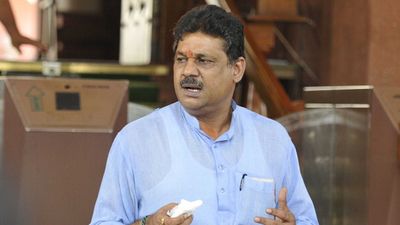Former World Cup winner Kirti Azad slams selectors in the ongoing captaincy tussle SportsTak
