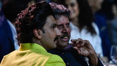 Ranveer Singh breaks down on the premier of movie '83' SportsTak