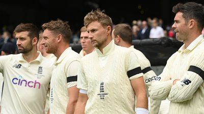 Why England players are wearing black armbands in the third Ashes Test? SportsTak