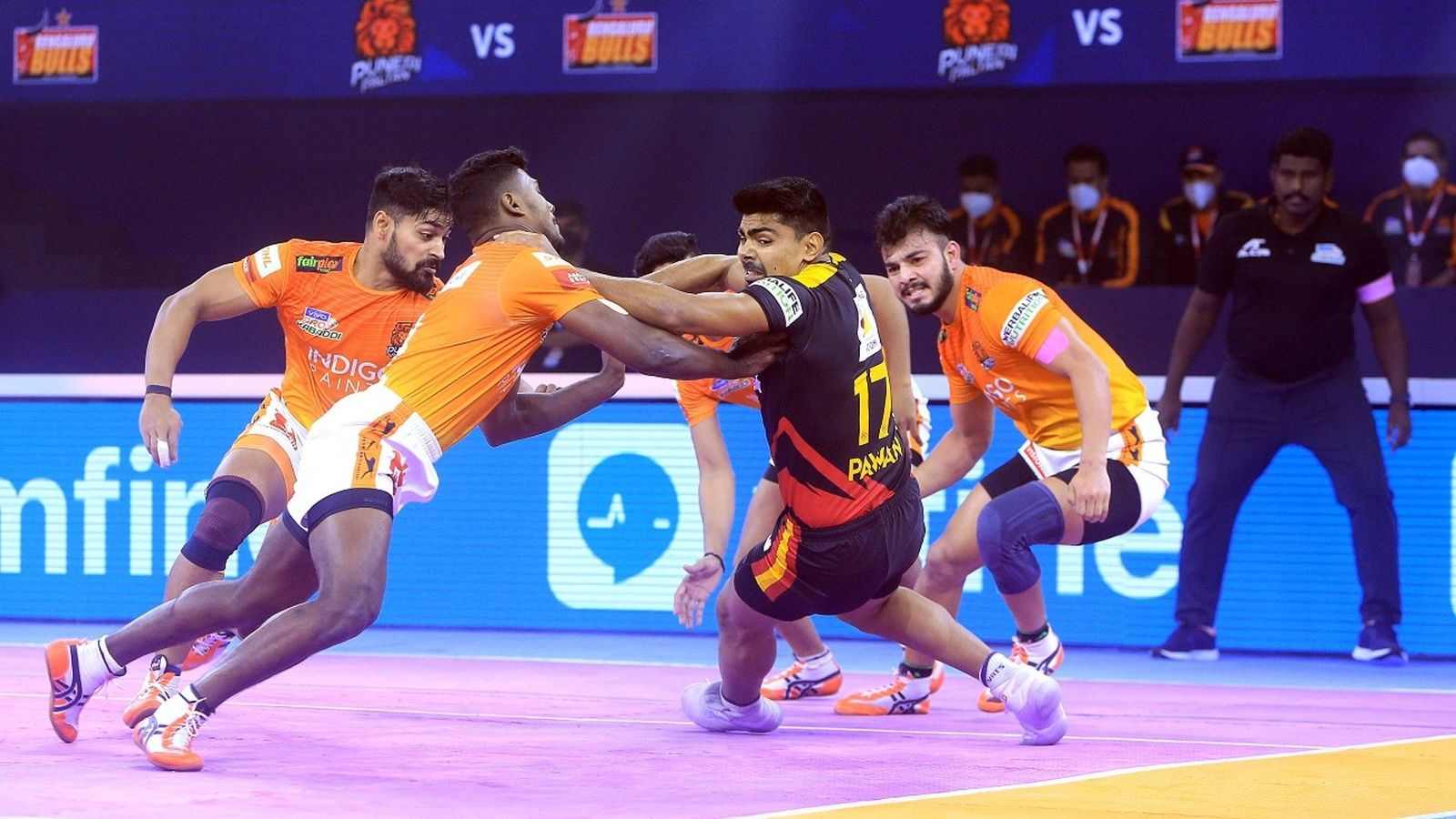 Pawan powers Bengaluru to bulldoze Puneri Paltan Pawan powers Bengaluru to bulldoze Puneri Paltan