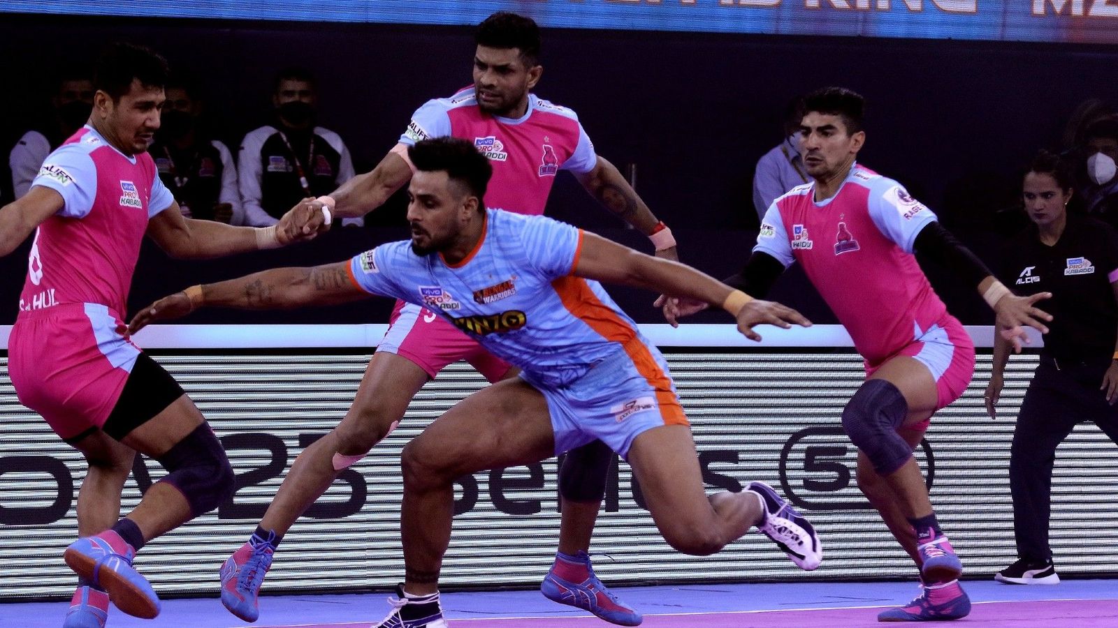 Mohammad Nabibakhsh’s last-ditch ‘Super Tackle’ win the day for Bengal Warriors Mohammad Nabibakhsh’s last-ditch ‘Super Tackle’ win the day for Bengal Warriors