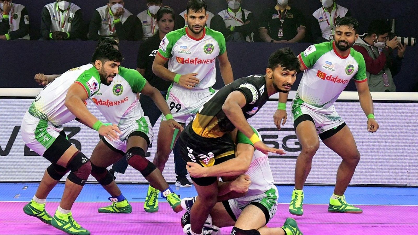 Last-second raid wins the spoils for Patna Pirates as they go third in the table Last-second raid wins the spoils for Patna Pirates as they go third in the table