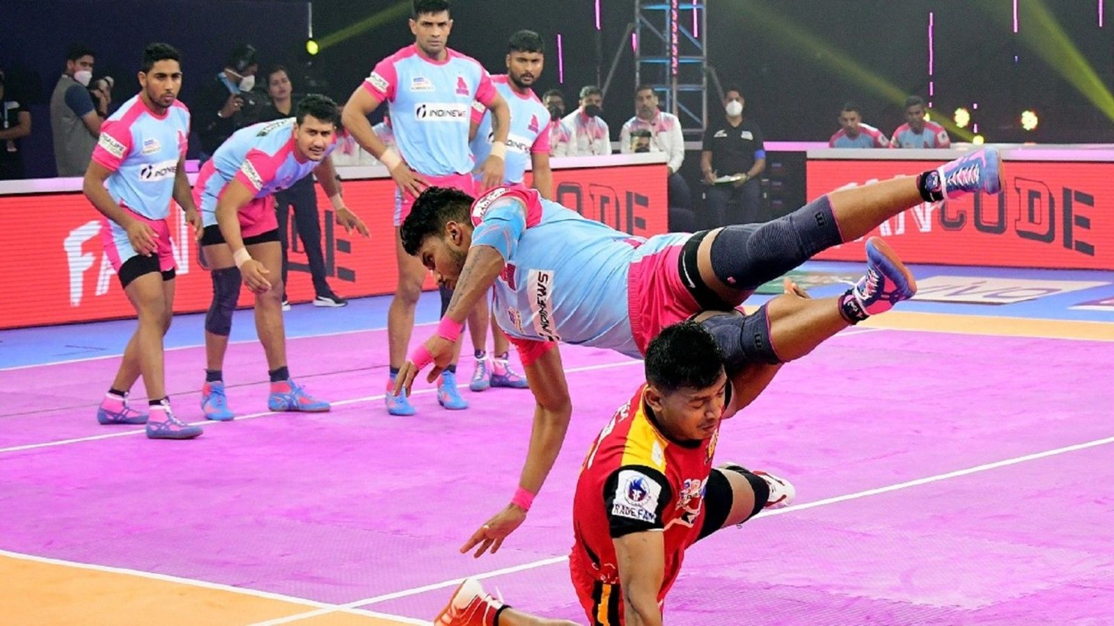 Bengaluru Bulls make light work of Jaipur Pink Panthers to go top of PKL table Bengaluru Bulls make light work of Jaipur Pink Panthers to go top of PKL table