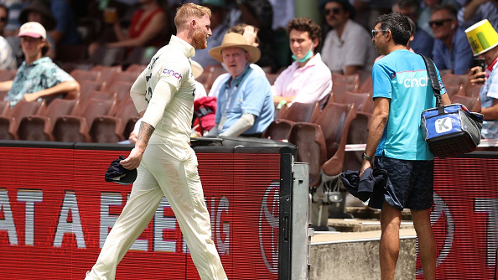England all-rounder suffers injury; will not be able to bowl again in the SCG Test England all-rounder suffers injury; will not be able to bowl again in the SCG Test