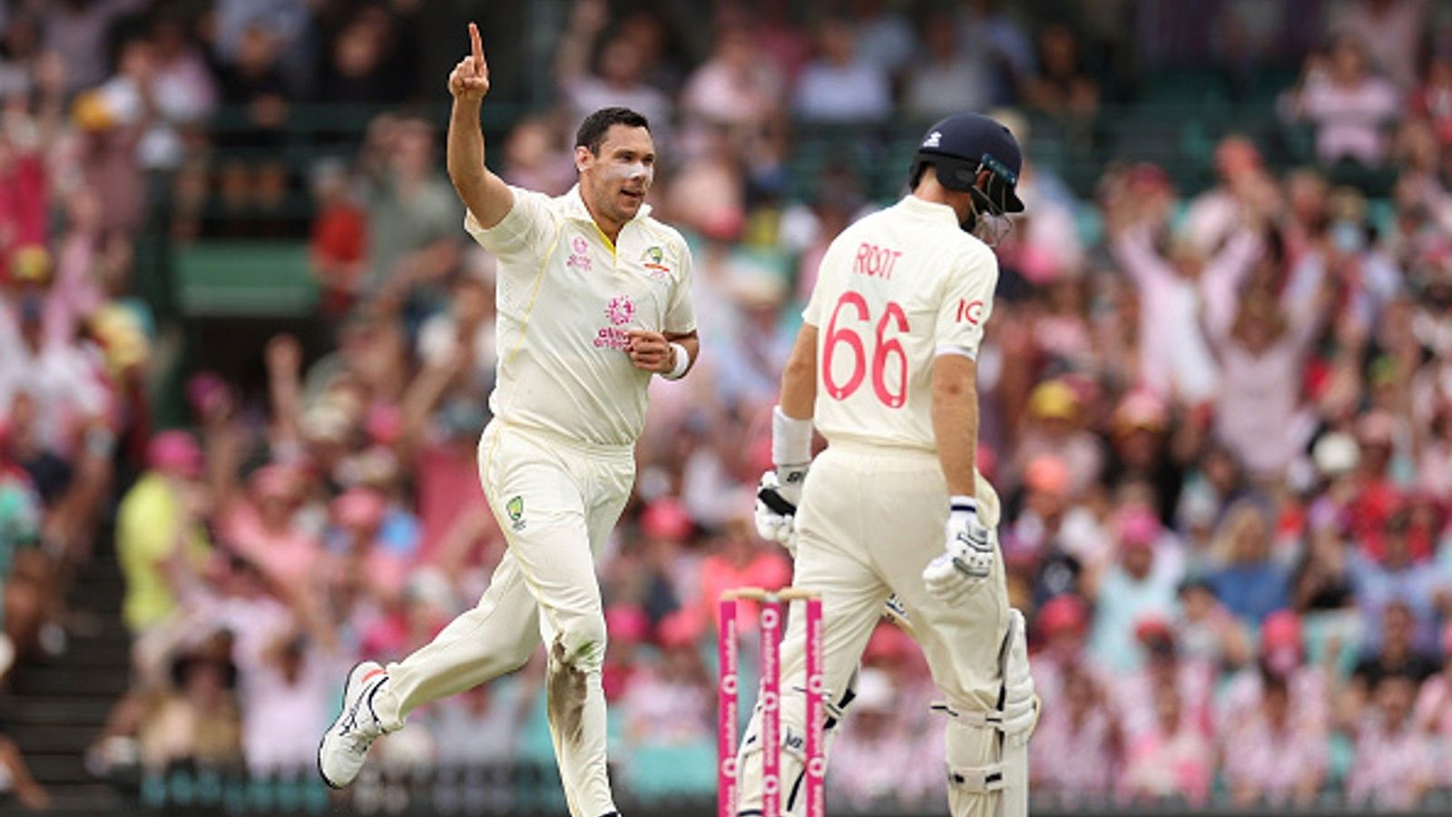 70 balls, 11 maidens, 5 batters and zero runs sum up England's nightmare Ashes on Day 3 of Sydney Test 70 balls, 11 maidens, 5 batters and zero runs sum up England's nightmare Ashes on Day 3 of Sydney Test
