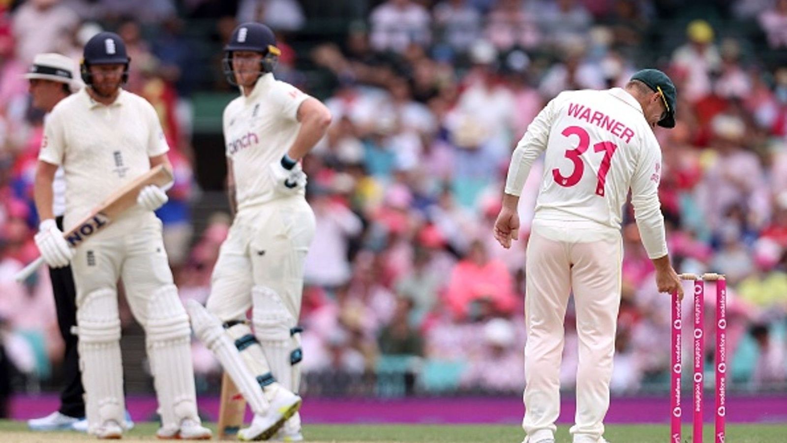 Tendulkar-Warne engage in a fun Twitter banter post Stokes’s lucky escape during 4th Ashes Test Tendulkar-Warne engage in a fun Twitter banter post Stokes’s lucky escape during 4th Ashes Test