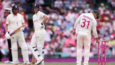 Tendulkar-Warne engage in a fun Twitter banter post Stokes’s lucky escape during 4th Ashes Test SportsTak