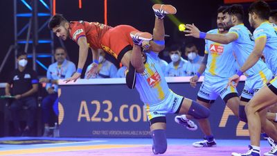 Dabang Delhi ride on Naveen's heroics to down UP Yoddha SportsTak
