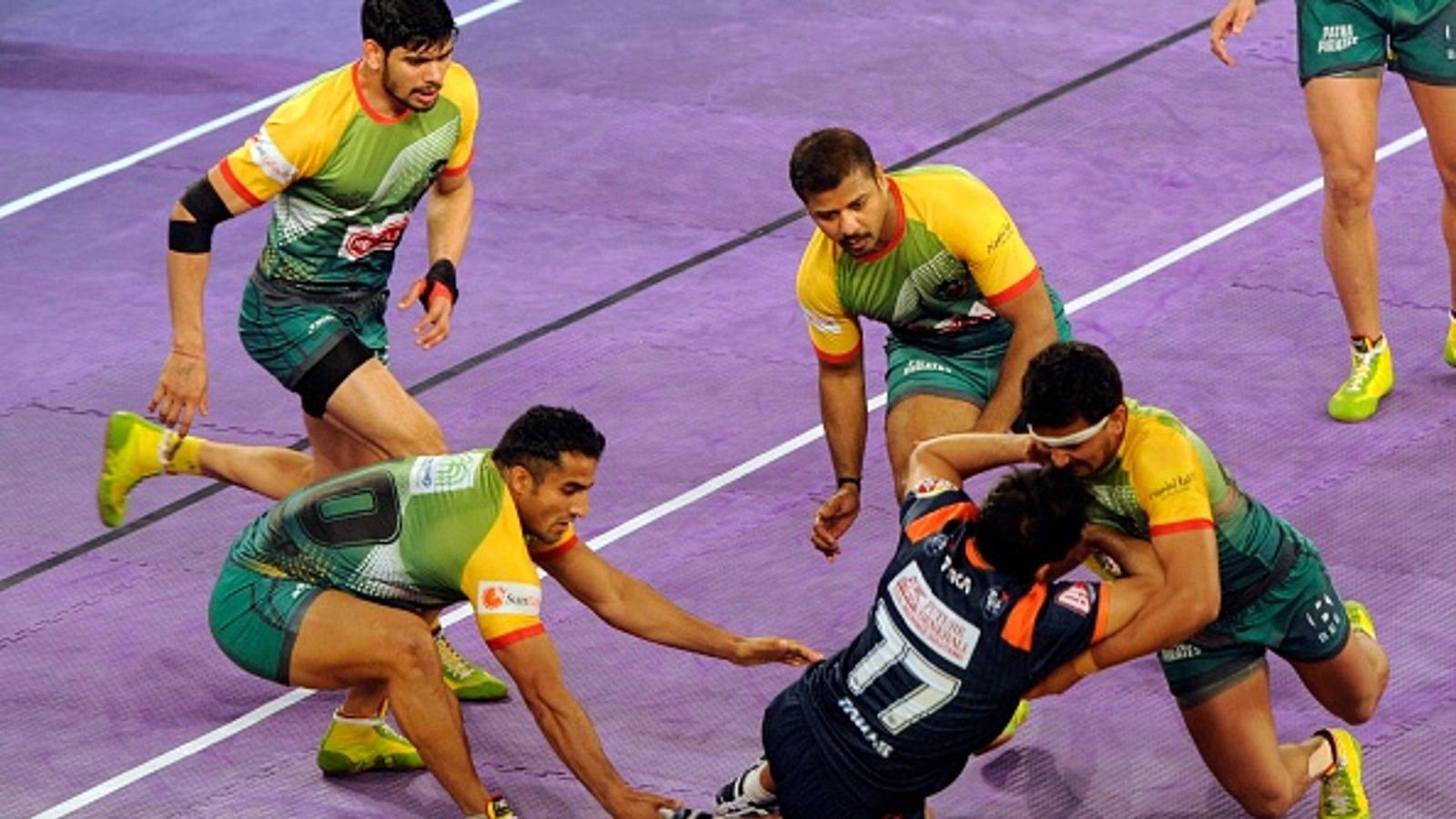 Patna Pirates climb to second spot after beating Gujarat Giants in PKL Patna Pirates climb to second spot after beating Gujarat Giants in PKL