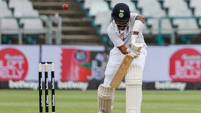 You are only thinking of front foot, not the back foot back: Gavaskar analyses Rahul’s dismissal SportsTak