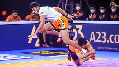 Puneri Paltans romp local rivals U Mumba while defending champions Bengal Warriors win close contest SportsTak