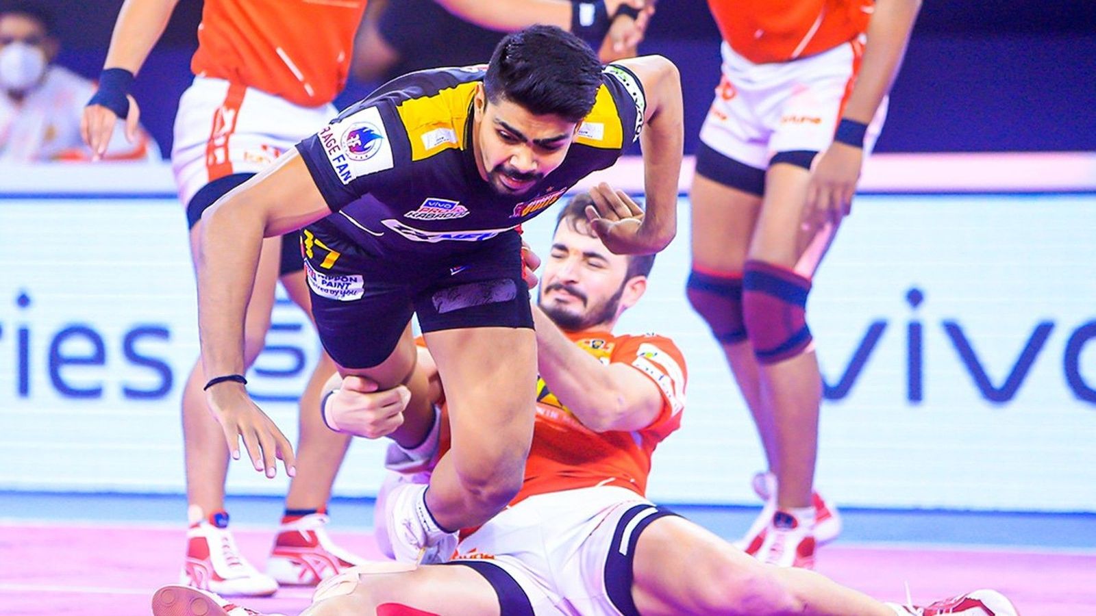 Super Pawan leads Bengaluru Bulls to top of PKL while Jaipur Pink Panthers win three on trot Super Pawan leads Bengaluru Bulls to top of PKL while Jaipur Pink Panthers win three on trot