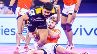 Super Pawan leads Bengaluru Bulls to top of PKL while Jaipur Pink Panthers win three on trot SportsTak