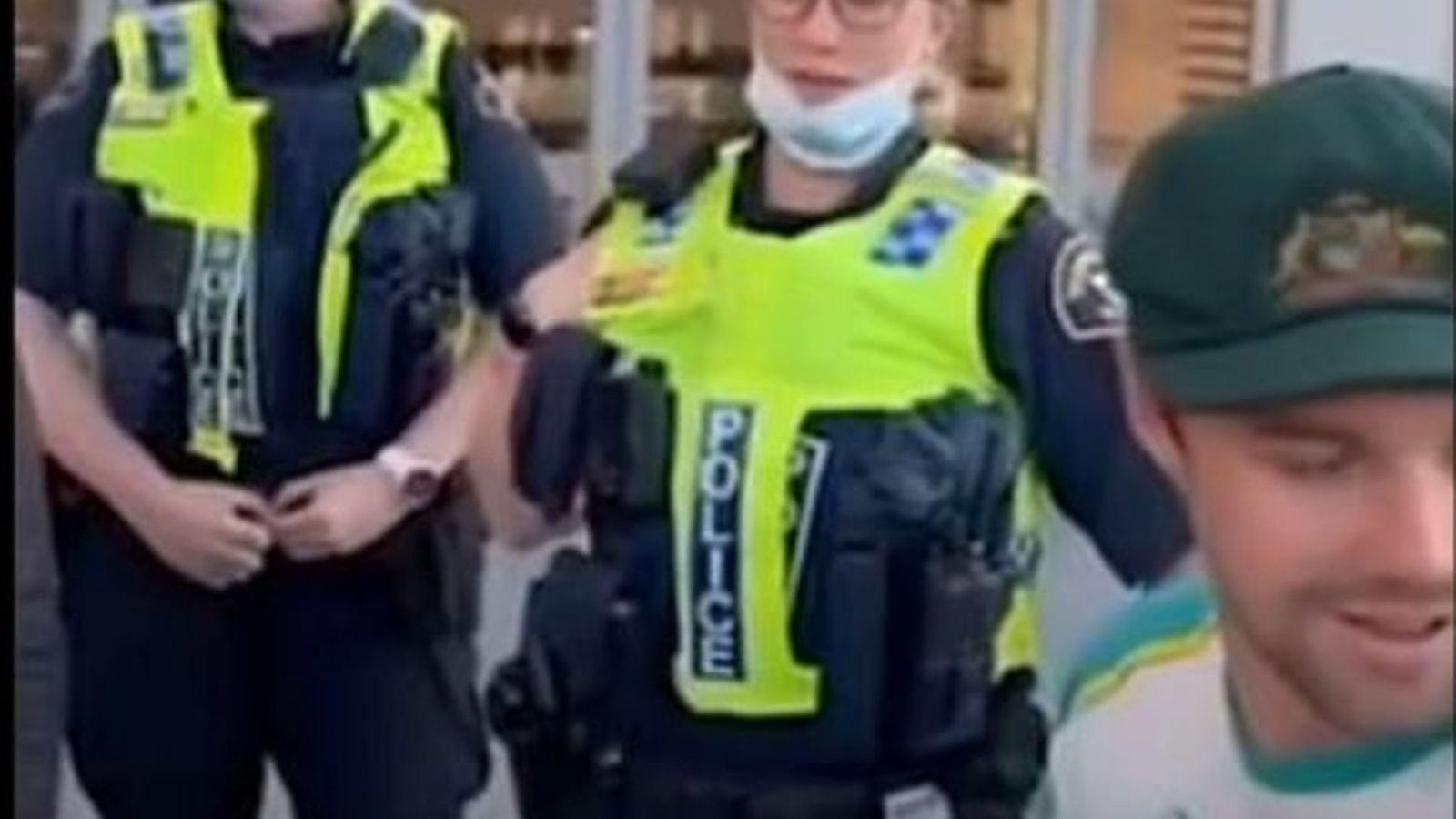 Ashes stars kicked out of Hobart hotel after late-night party Ashes stars kicked out of Hobart hotel after late-night party