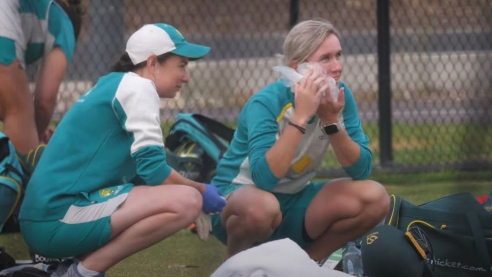 Australia's Beth Mooney suffers fractured jaw during training, ruled out of Ashes Australia's Beth Mooney suffers fractured jaw during training, ruled out of Ashes