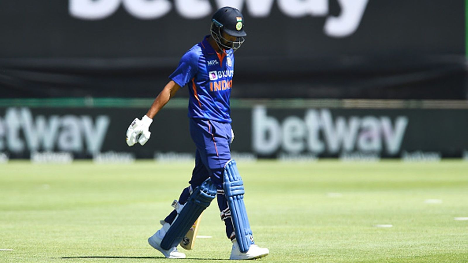 Rahul's ODI captaincy debut off to disappointing start despite fifties from Kohli, Dhawan & Thakur Rahul's ODI captaincy debut off to disappointing start despite fifties from Kohli, Dhawan & Thakur
