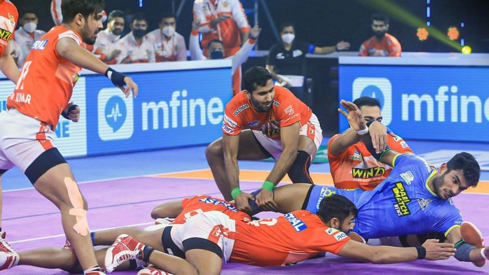 PKL 8: Giants beat Thalaivas, Warriors edge past bulls to be 2nd on the table PKL 8: Giants beat Thalaivas, Warriors edge past bulls to be 2nd on the table