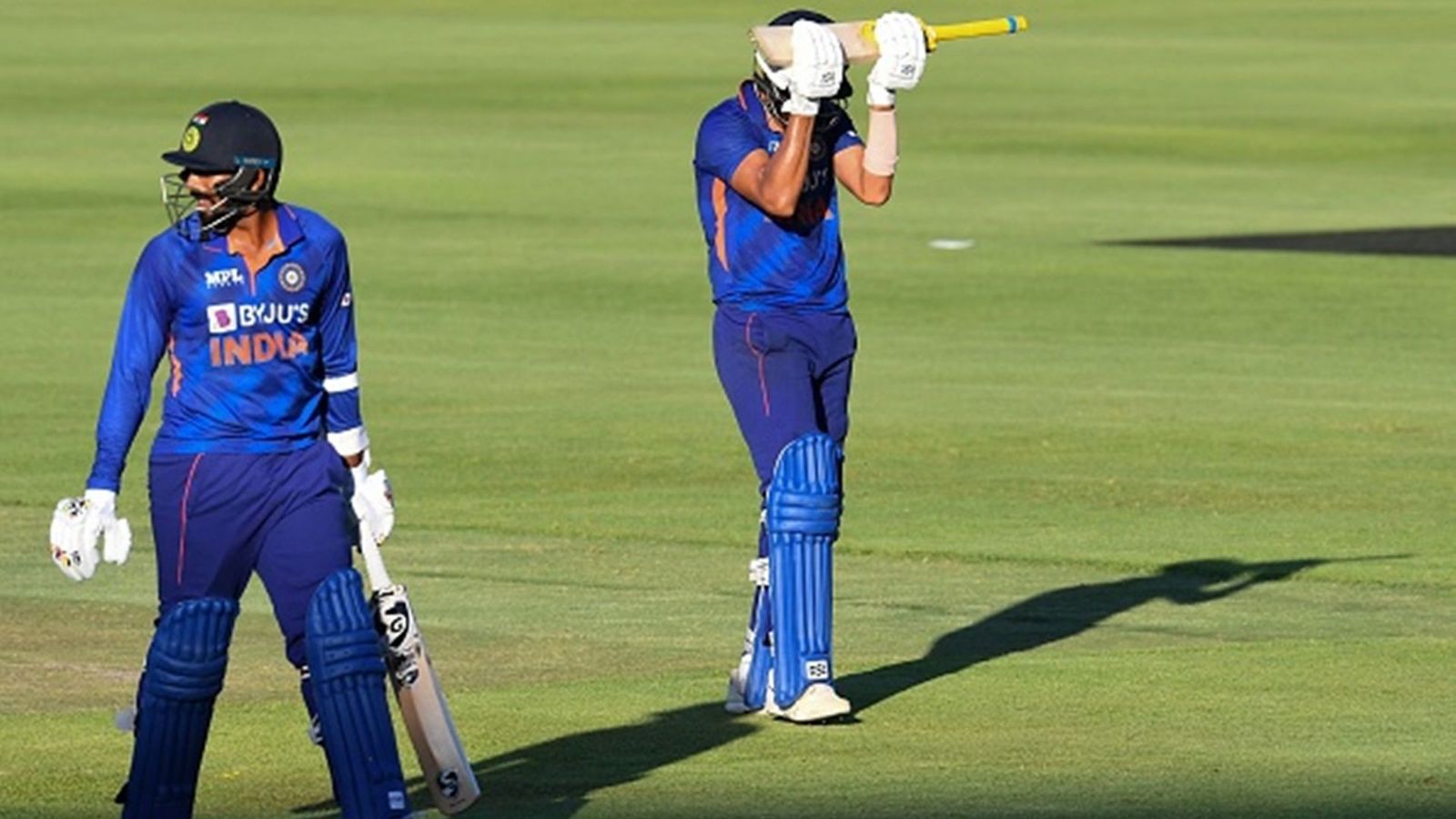 Chahar-Bumrah's Cape Town heist malfunctions in slog overs as Proteas whitewash India with thrilling 4-run win Chahar-Bumrah's Cape Town heist malfunctions in slog overs as Proteas whitewash India with thrilling 4-run win