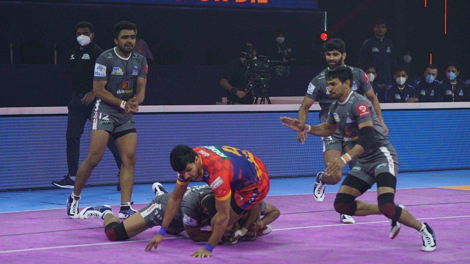 Steelers edge past Yoddha in closely-fought match, Bulls go no.1 on standings after emphatic win over Titans Steelers edge past Yoddha in closely-fought match, Bulls go no.1 on standings after emphatic win over Titans