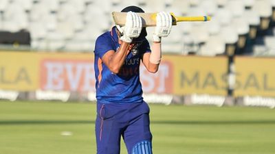 'What was the need to play the big shot?'- Sunil Gavaskar questions Deepak Chahar's shot selection in the 3rd ODI against SA SportsTak