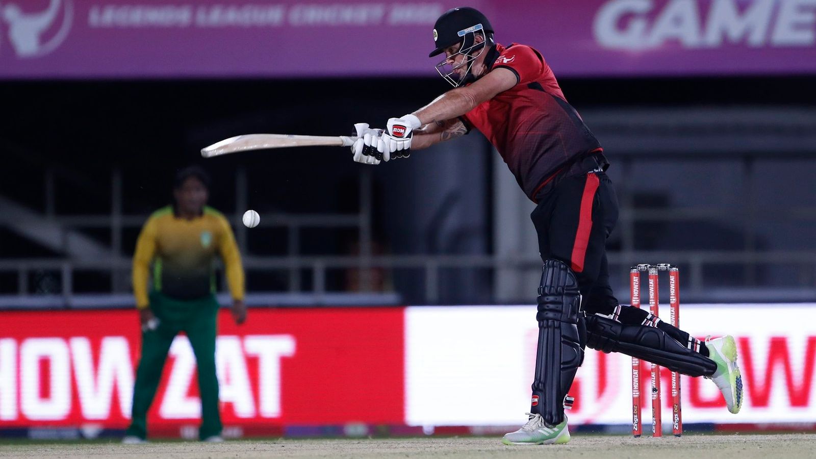 Kevin Pietersen turns back the clock with 86-run knock for World Giants, hits Jayasuriya for 30 runs in an over Kevin Pietersen turns back the clock with 86-run knock for World Giants, hits Jayasuriya for 30 runs in an over