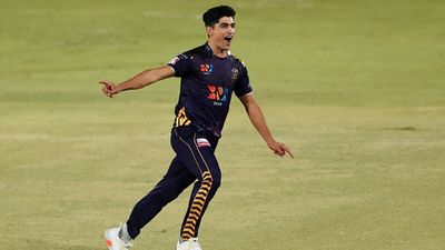Naseem Shah picks up five wickets to earn 8-wicket victory for Quetta Gladiators in PSL SportsTak