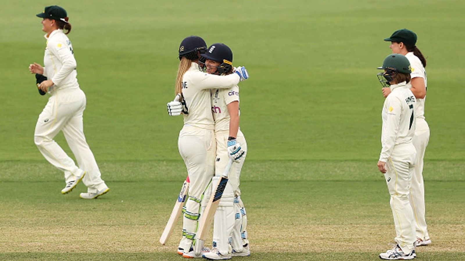 From 218/3 to 245/9, England fail to score 39 runs from 46 balls after miraculous comeback in Ashes Test From 218/3 to 245/9, England fail to score 39 runs from 46 balls after miraculous comeback in Ashes Test