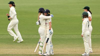 From 218/3 to 245/9, England fail to score 39 runs from 46 balls after miraculous comeback in Ashes Test SportsTak
