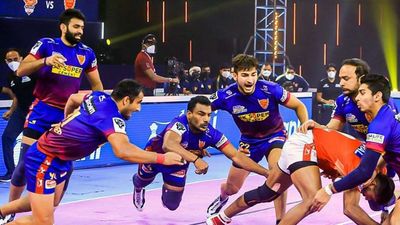 Ajay & Pardeep help Giants beat Steelers; Delhi make spectacular comeback to defeat U Mumba SportsTak