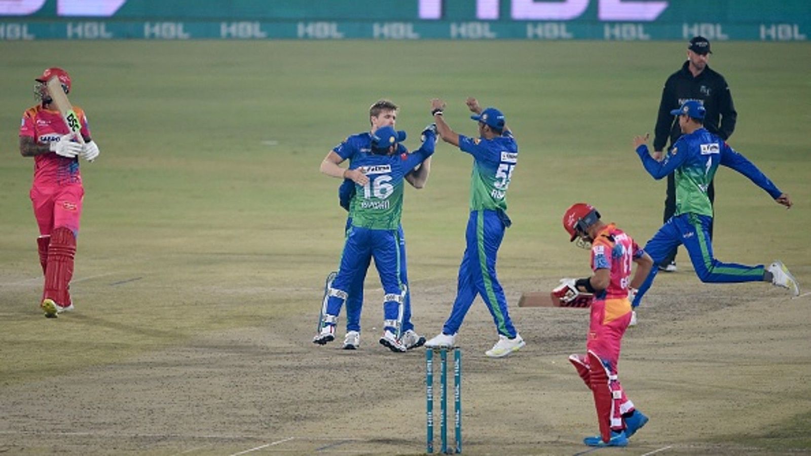 Shadab Khan’s 91-run knock goes in vain as Multan Sultans continue unbeaten run in PSL Shadab Khan’s 91-run knock goes in vain as Multan Sultans continue unbeaten run in PSL